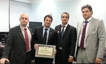 A convite do SINPRF/DF, FenaPRF apresenta projetos de interesse da categoria ao Senador Reguffe