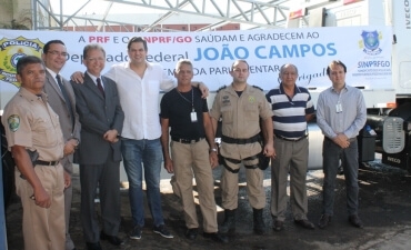 Deputado Federal João Campos entrega viatura especial à PRF de Goiás