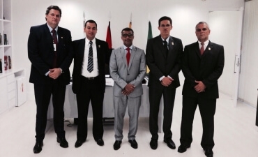 Diretores da FenaPRF têm reunião com os senadores Romário e José Medeiros