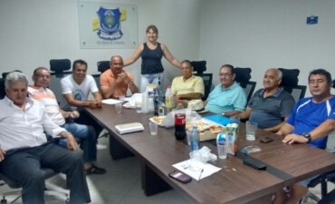 Diretoria se reúne com aposentados e propõe evento para interação dos PRFs