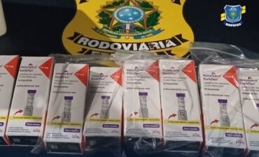 PRF apreende cargas irregulares de medicamentos usados no emagrecimento em Morrinhos e Jaraguá